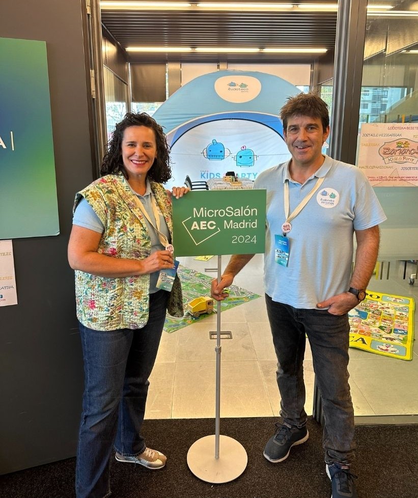 ainhoa muniategui y alberto sánchez responsables ludoteca kids and party